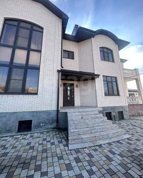 Дом 550м&sup2;, 3-этажный, участок 1032 сот.  