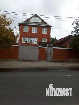 Дом 560м², 3-этажный, участок 6 сот.  