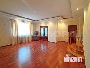 Дом 236м&sup2;, 3-этажный, участок 3 сот.  