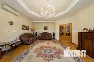 Коттедж 448м², 2-этажный, участок 6 сот.  