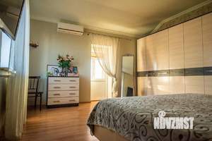 Дом 280м², 3-этажный, участок 6 сот.  