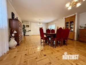 Дом 288м&sup2;, 2-этажный, участок 4 сот.  