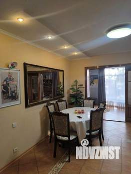 Дом 302м&sup2;, 3-этажный, участок 5 сот.  