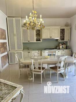 Дом 145м&sup2;, 2-этажный, участок 3 сот.  