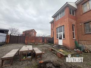 Дом 242м&sup2;, 3-этажный, участок 5 сот.  