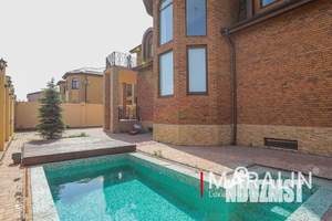 Дом 400м², 3-этажный, участок 6 сот.  