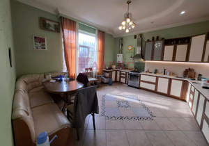 Дом 198м², 2-этажный, участок 318 сот.  