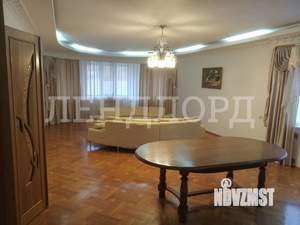 Дом 460м&sup2;, 3-этажный, участок 8 сот.  