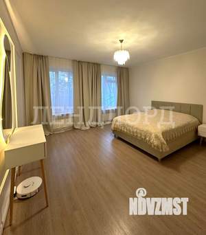 Дом 400м&sup2;, 3-этажный, участок 6 сот.  