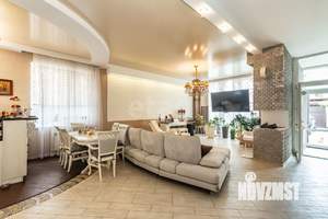 Дом 145м², 2-этажный, участок 3 сот.  