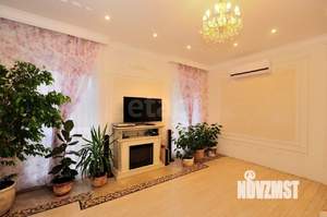 Дом 220м², 2-этажный, участок 7 сот.  