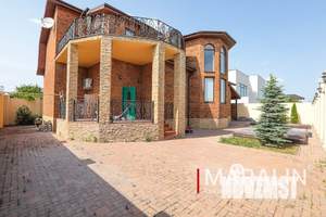 Дом 400м², 3-этажный, участок 6 сот.  