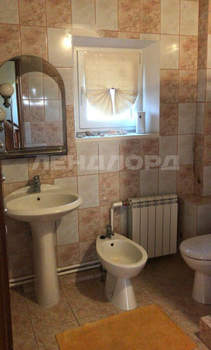 Дом 270м², 2-этажный, участок 3 сот.  