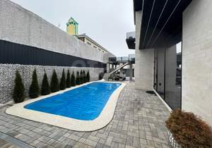 Дом 250м&sup2;, 3-этажный, участок 8 сот.  