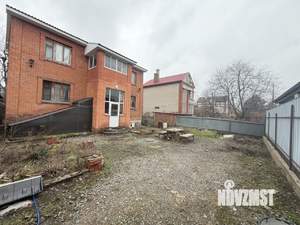 Дом 242м&sup2;, 3-этажный, участок 5 сот.  