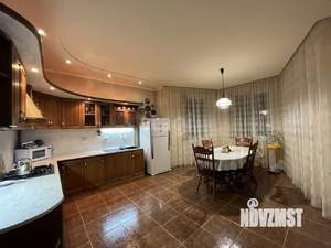 Дом 400м², 2-этажный, участок 10 сот.  