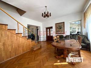 Дом 300м&sup2;, 2-этажный, участок 6 сот.  