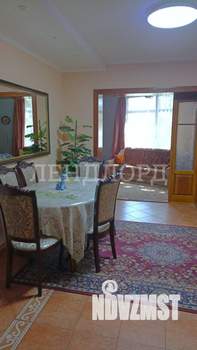 Дом 305м&sup2;, 2-этажный, участок 5 сот.  