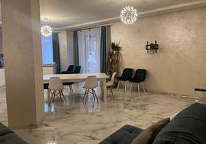 Дом 300м&sup2;, 2-этажный, участок 6 сот.  