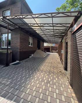 Дом 350м&sup2;, 3-этажный, участок 4 сот.  