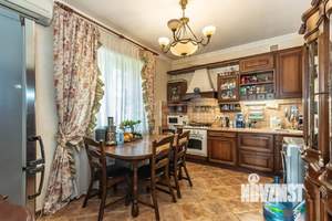 Дом 570м&sup2;, 4-этажный, участок 19 сот.  