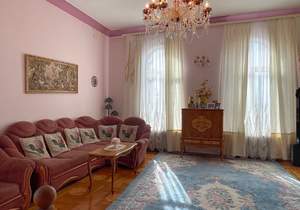 Дом 293м&sup2;, 3-этажный, участок 4 сот.  