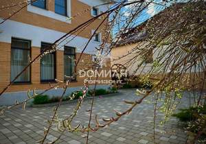 Дом 240м&sup2;, 3-этажный, участок 4 сот.  