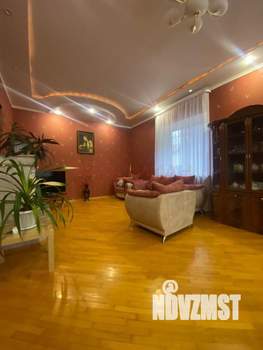 Дом 313м&sup2;, 3-этажный, участок 7 сот.  