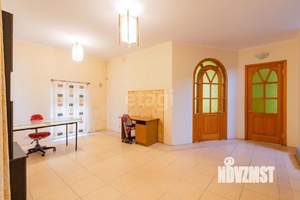 Дом 286м&sup2;, 2-этажный, участок 4 сот.  