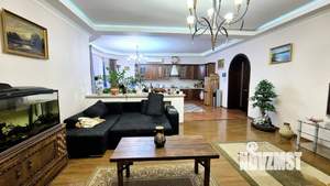 Дом 490м&sup2;, 3-этажный, участок 6 сот.  