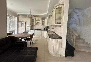 Дом 170м&sup2;, 2-этажный, участок 3 сот.  