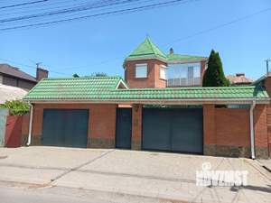 Дом 500м&sup2;, 3-этажный, участок 5 сот.  