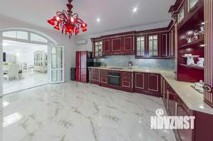 Дом 596м&sup2;, 2-этажный, участок 7 сот.  