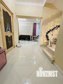 Дом 206м&sup2;, 3-этажный, участок 3 сот.  