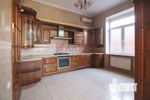 Дом 600м², 3-этажный, участок 6 сот.  
