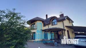 Дом 220м&sup2;, 2-этажный, участок 7 сот.  