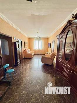 Дом 233м², 2-этажный, участок 1 сот.  