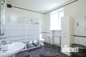 Дом 380м&sup2;, 3-этажный, участок 4 сот.  