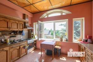 Дом 320м², 3-этажный, участок 10 сот.  