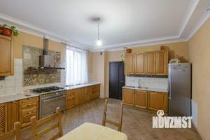 Дом 380м², 2-этажный, участок 5 сот.  