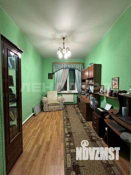 Дом 200м&sup2;, 2-этажный, участок 4 сот.  