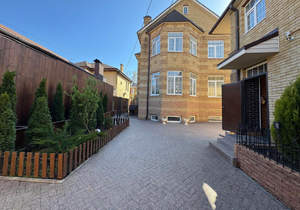 Дом 450м², 3-этажный, участок 6 сот.  