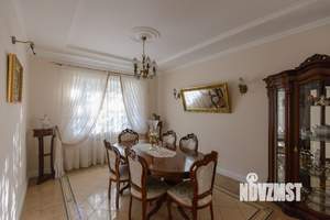 Дом 428м², 3-этажный, участок 6 сот.  