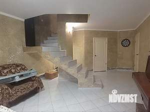 Дом 292м², 2-этажный, участок 6 сот.  