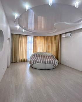 Дом 550м&sup2;, 3-этажный, участок 1032 сот.  