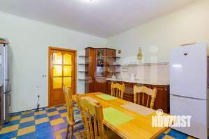 Дом 905м&sup2;, 2-этажный, участок 6 сот.  