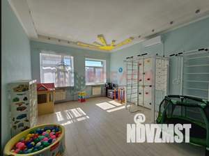 Дом 420м&sup2;, 3-этажный, участок 6 сот.  