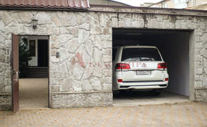 Дом 301м&sup2;, 2-этажный, участок 4 сот.  