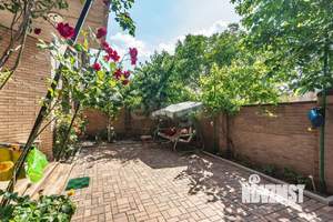 Дом 193м&sup2;, 2-этажный, участок 2 сот.  