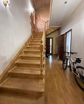 Дом 198м², 2-этажный, участок 318 сот.  